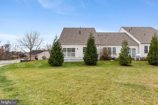 a view of a house with a backyard