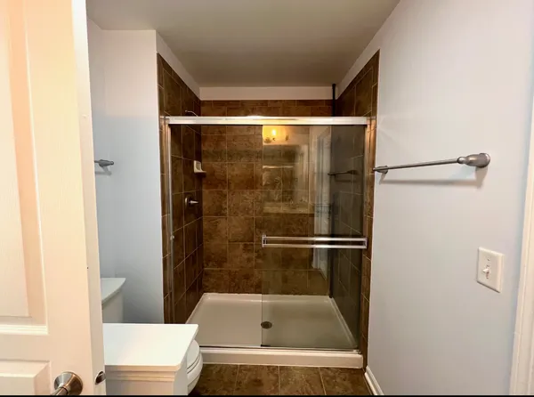 $3,600 | 17 East Willow Road, Unit 17, Wheeling, IL 60090