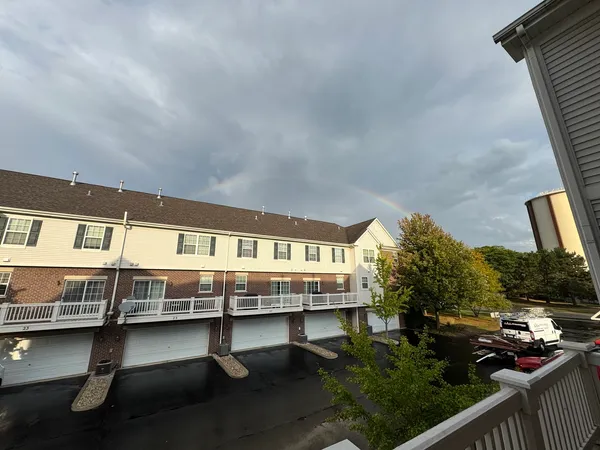 $3,600 | 17 East Willow Road, Unit 17, Wheeling, IL 60090