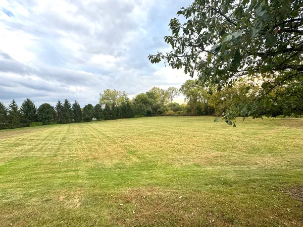 $3,600 | 17 East Willow Road, Unit 17, Wheeling, IL 60090