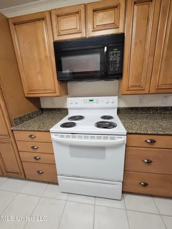 $1,800 | 230 Music Street, Waveland, MS 39576