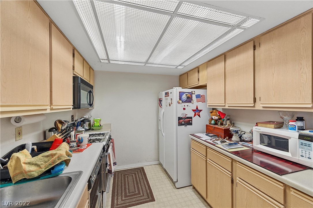 2995 East Sunset Road, Unit 214 Las Vegas, NV 89120 - Photo 3 of 23 Gallery Image 3