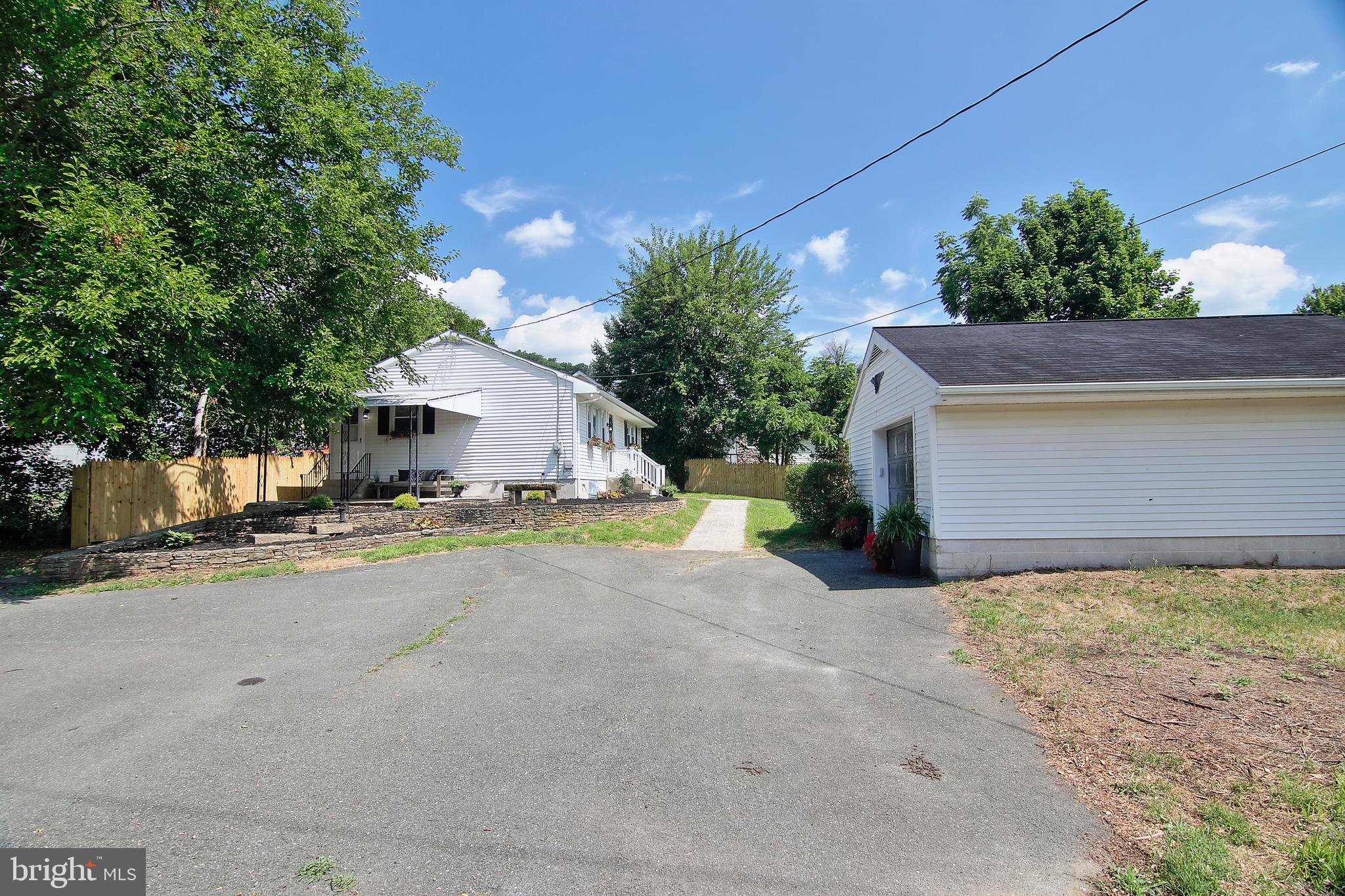1291 Shelbourne Road Reading, PA 19606 - Photo 29 of 33 Driveway