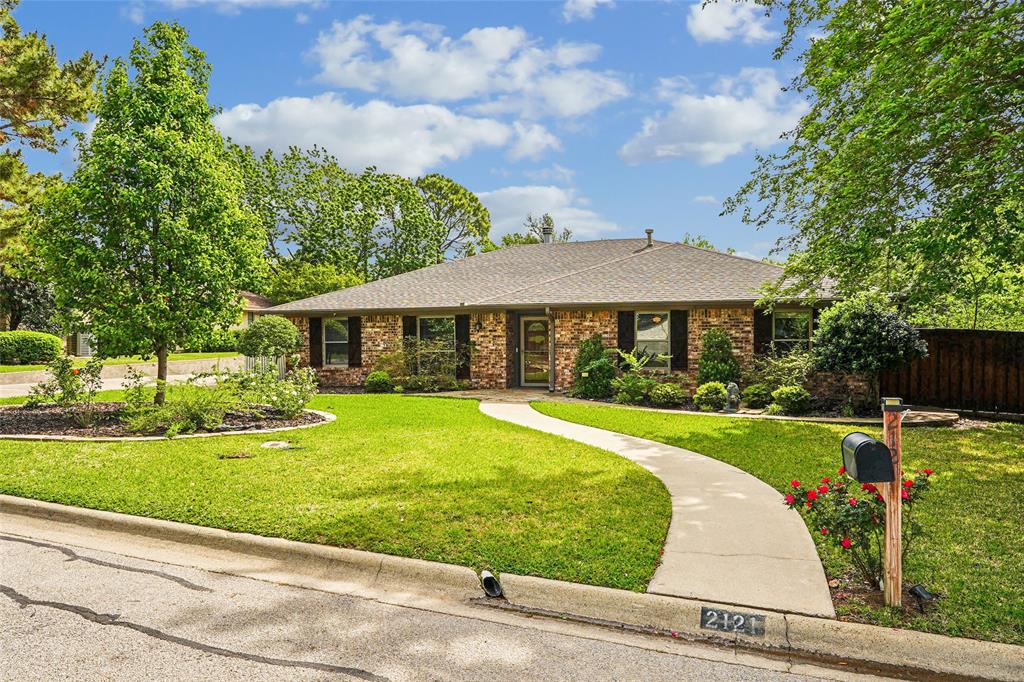 2121 Fairfax Road Denton, TX 76205 - Photo 2 of 40