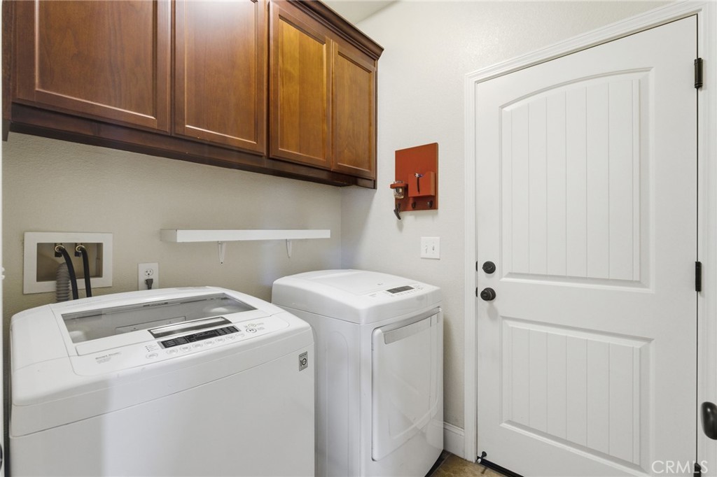 52 Redeemers Loop Chico, CA 95973 - Photo 27 of 32 Indoor Laundry off garage.