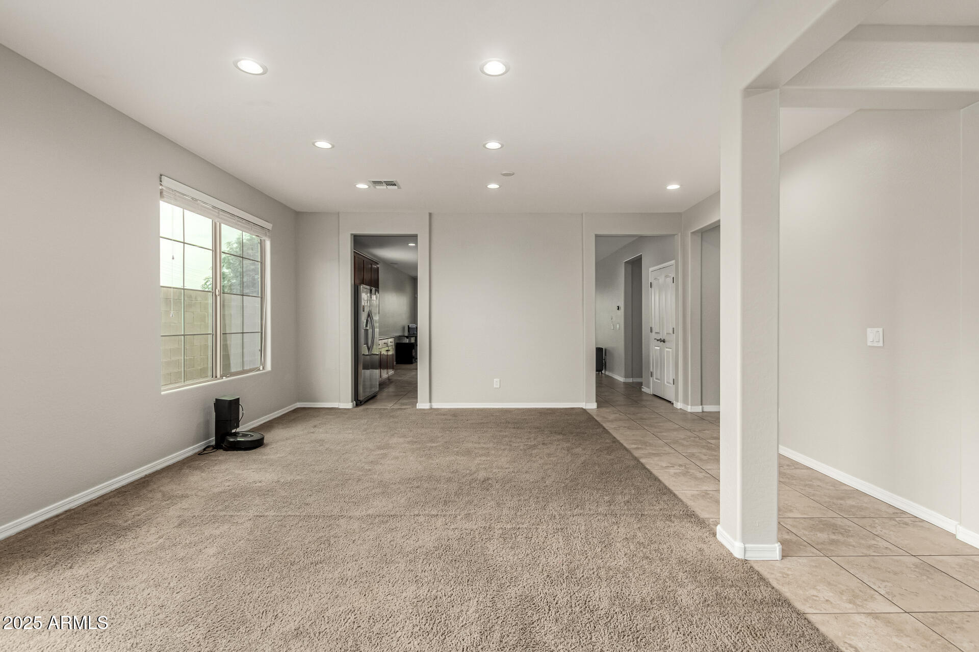 3135 East Ridgewood Lane Gilbert, AZ 85298 - Photo 19 of 39 an empty room with windows and closet