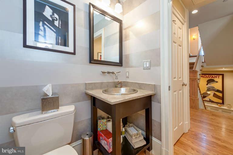 7804 Radnor Road Bethesda, MD 20817 - Photo 9 of 41 POWDER ROOM