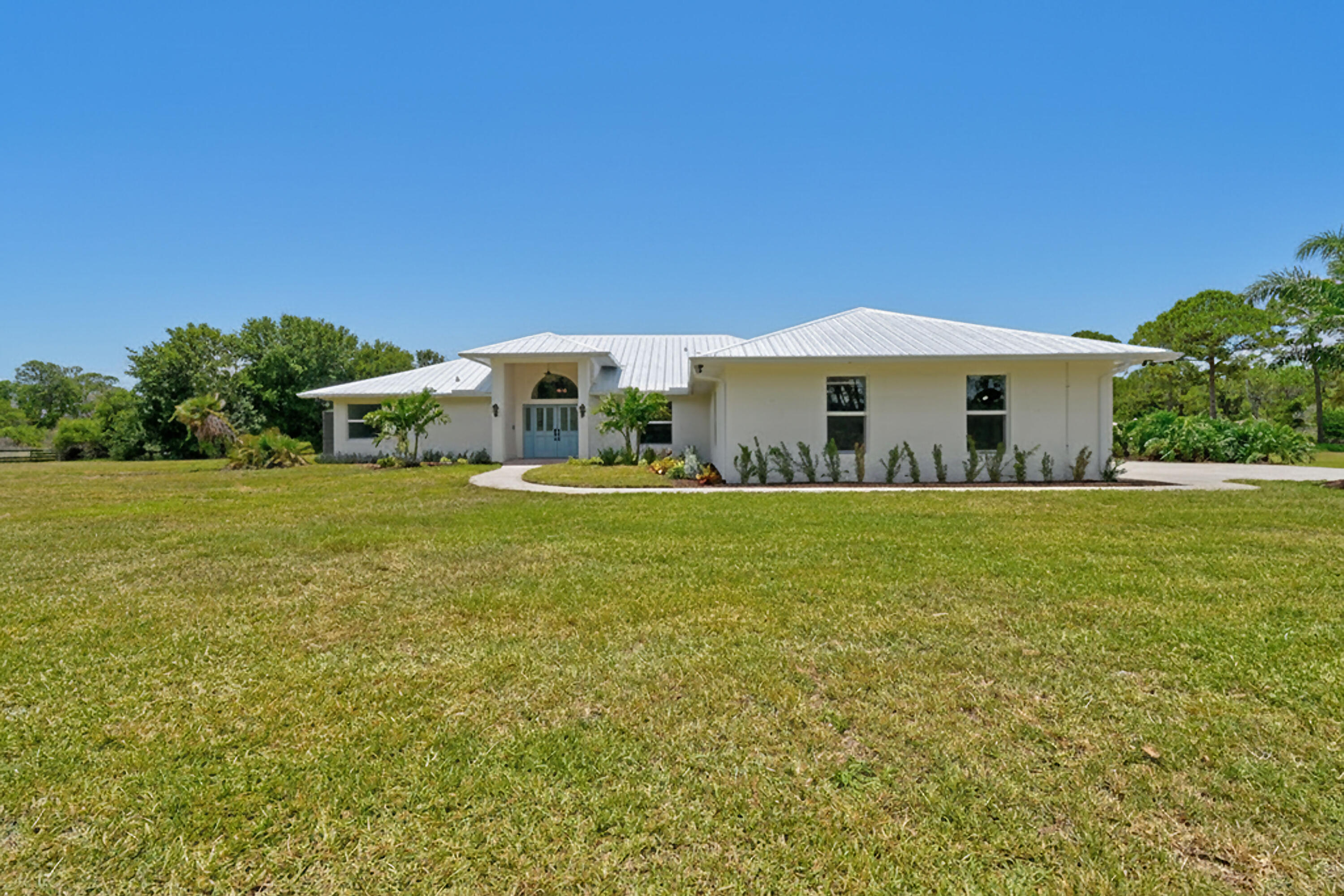 425 North Ffa Road Fort Pierce, FL 34945 - Photo 4 of 106 425NFFARd(7)