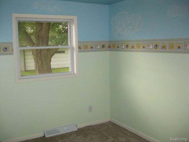 26057 Weigel Road New Boston, MI 48164 - Photo 7 of 10 008.JPG