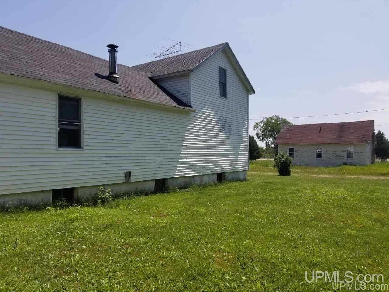 1121 Co Rd 432 Gulliver, MI 49840 - Photo 4 of 8