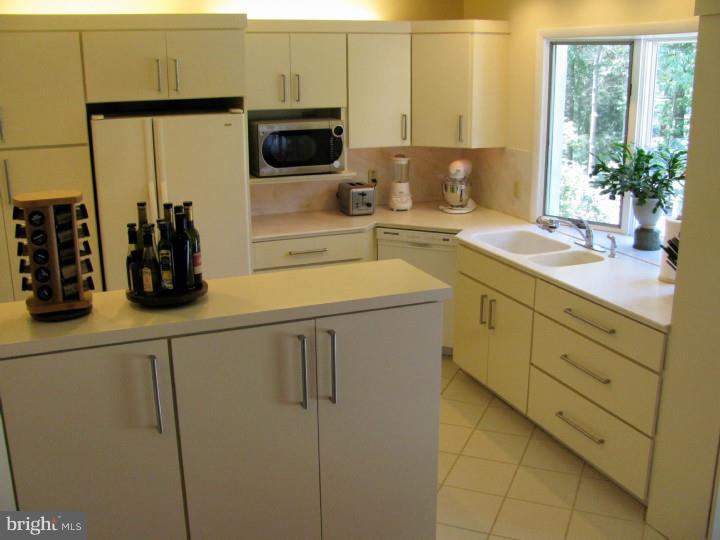 1215 Eagle Road West Chester, PA 19382 - Photo 11 of 24 Kitchen