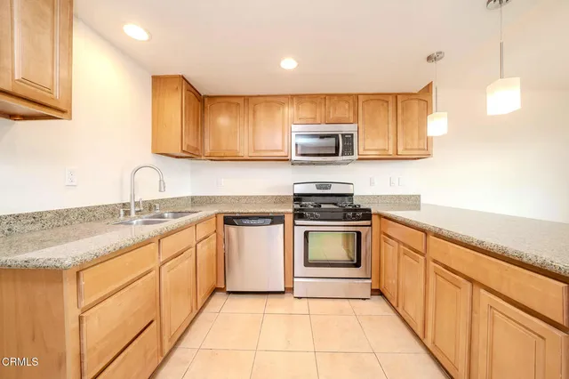 $575,000 | 15550 Crestview Lane, Unit 50, Granada Hills, CA 91344