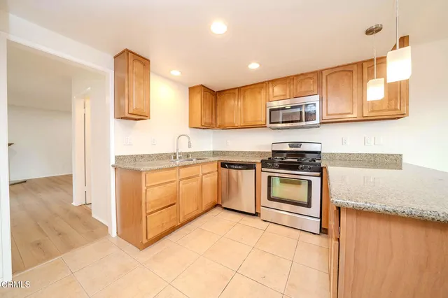 $575,000 | 15550 Crestview Lane, Unit 50, Granada Hills, CA 91344