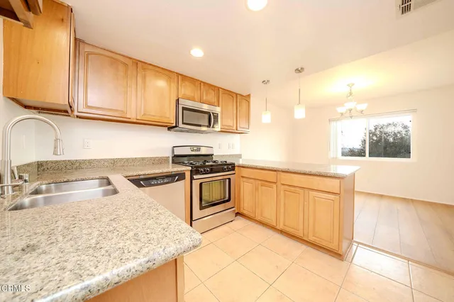 $575,000 | 15550 Crestview Lane, Unit 50, Granada Hills, CA 91344