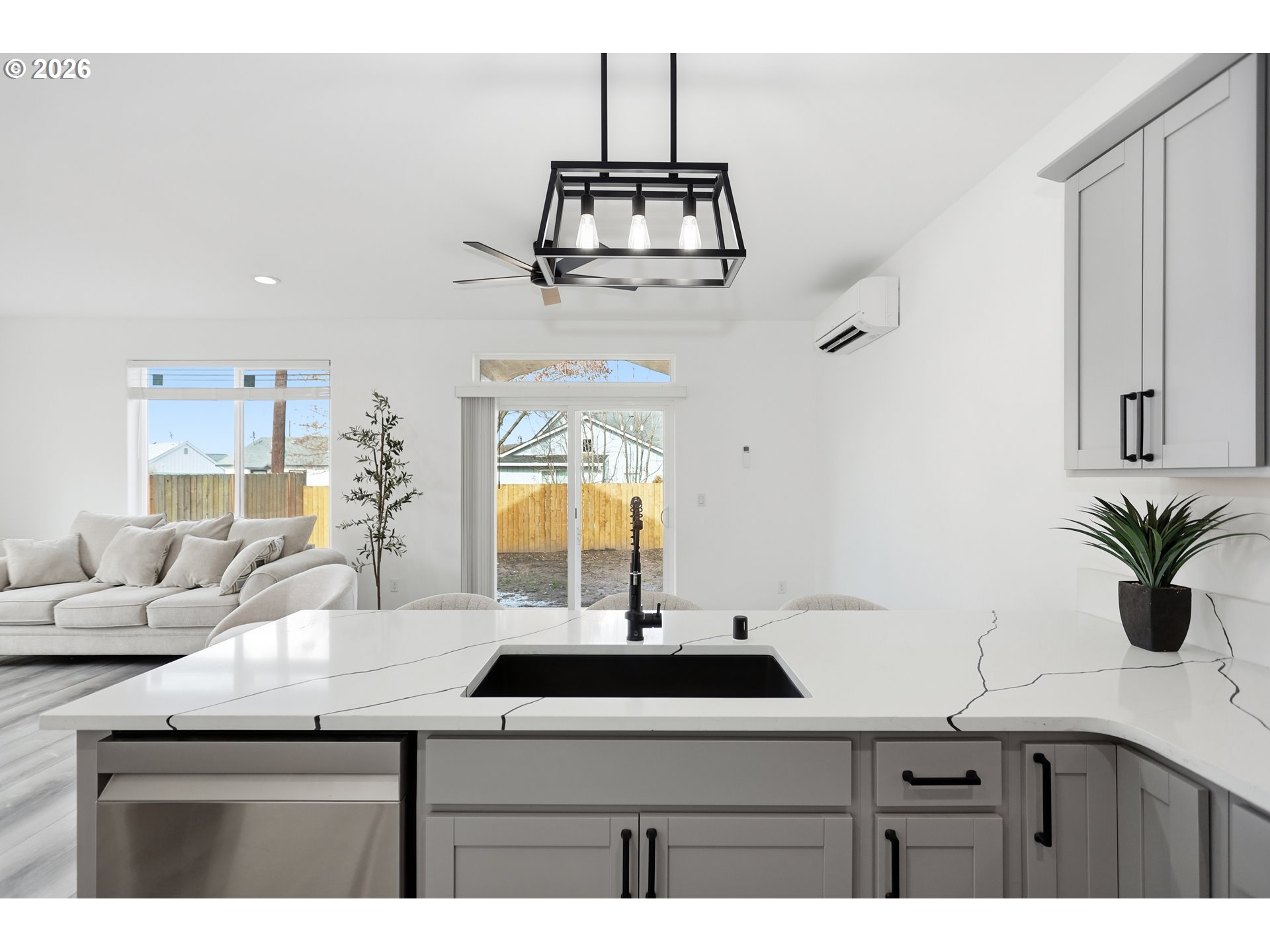 511 East Collins Street Goldendale, WA 98620 - Photo 11 of 41 a bathroom with a sink and a mirror