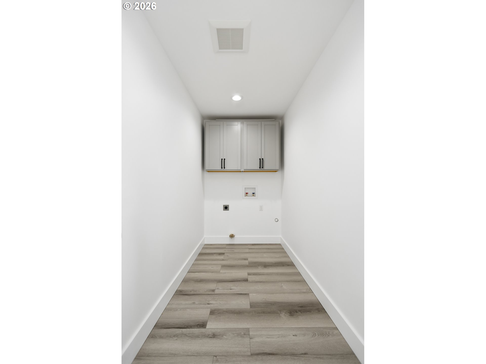 511 East Collins Street Goldendale, WA 98620 - Photo 21 of 41 a hallway with entryway