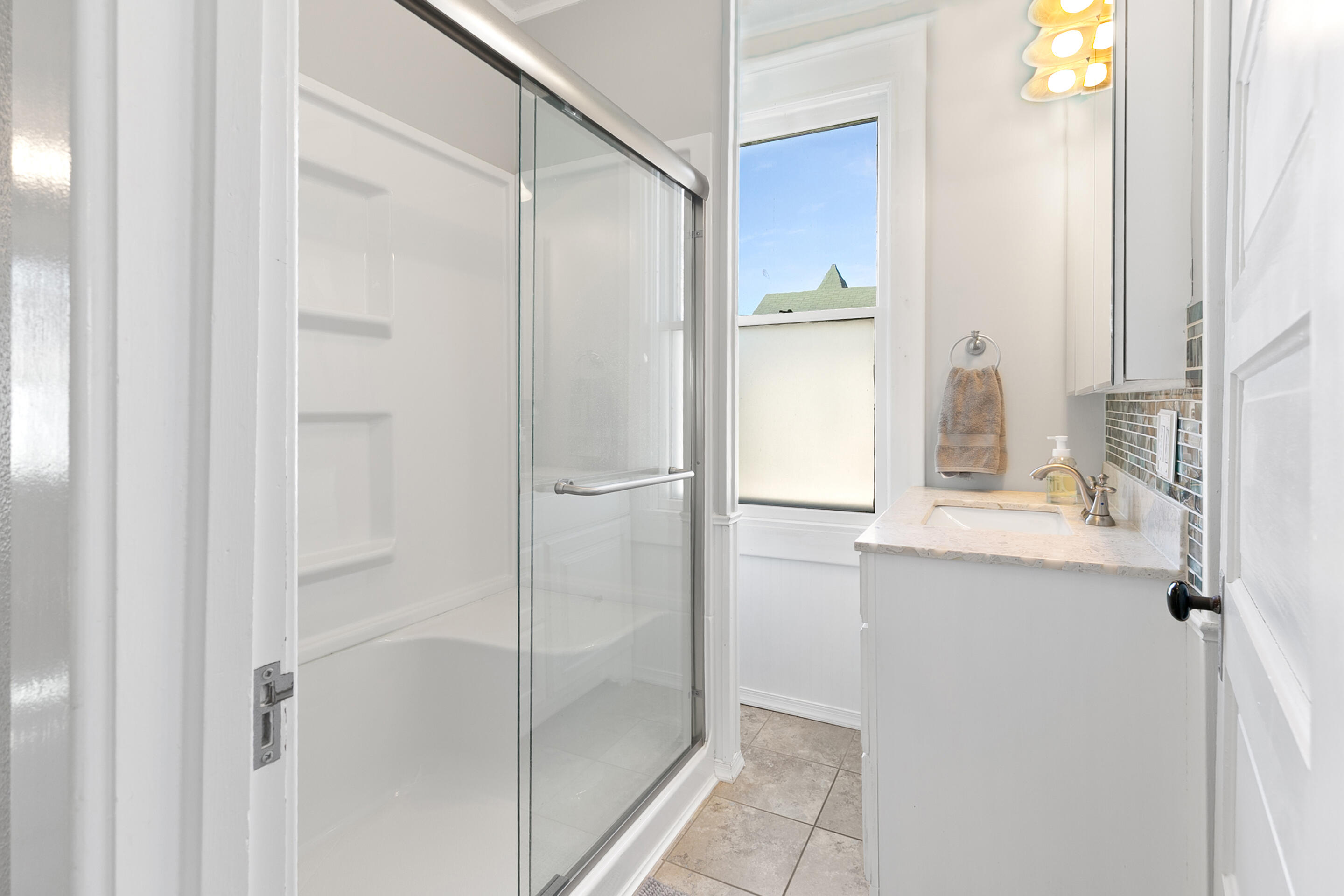 504 East Chicago Road Sturgis, MI 49091 - Photo 36 of 38 26 Upstairs Bath