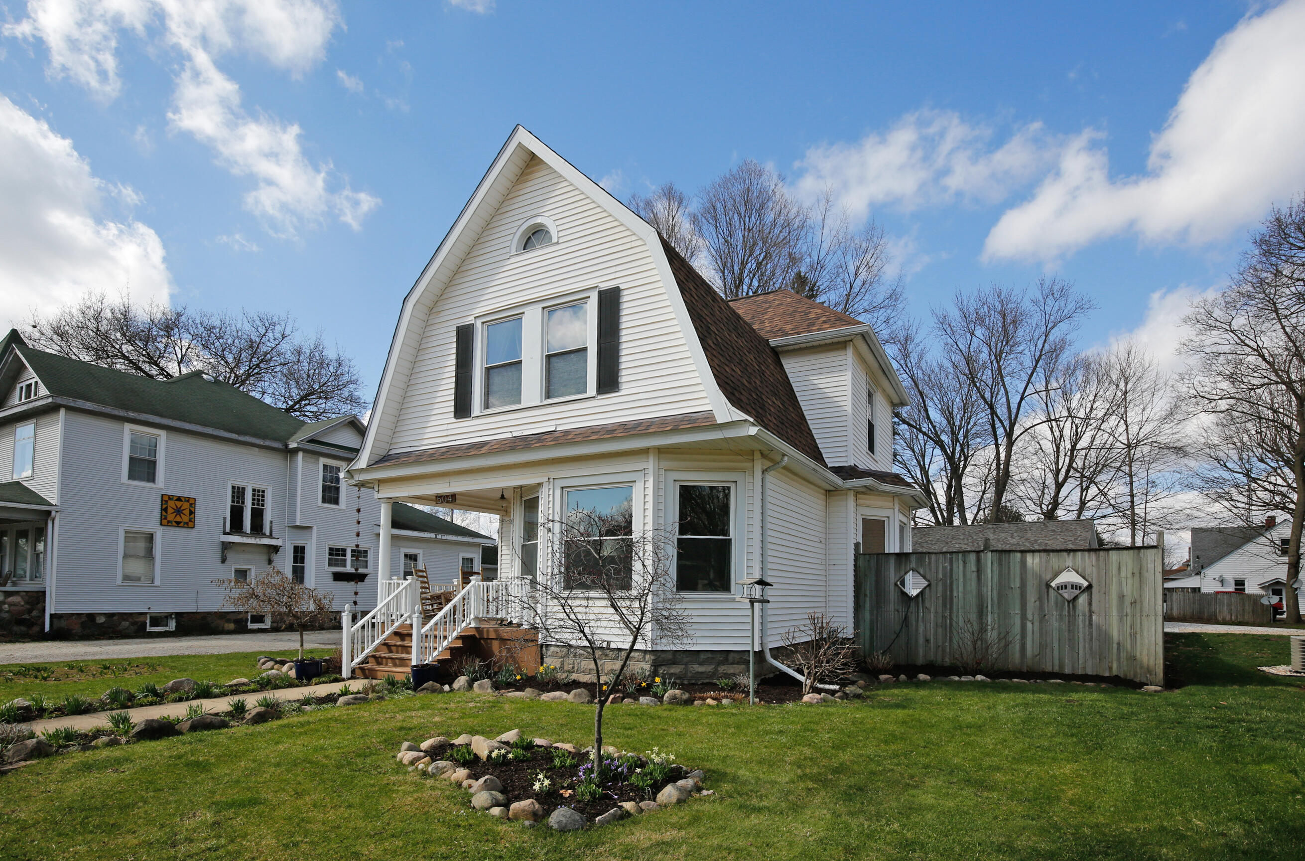 504 East Chicago Road Sturgis, MI 49091 - Photo 4 of 38 1b Exterior 504 E. Chicago
