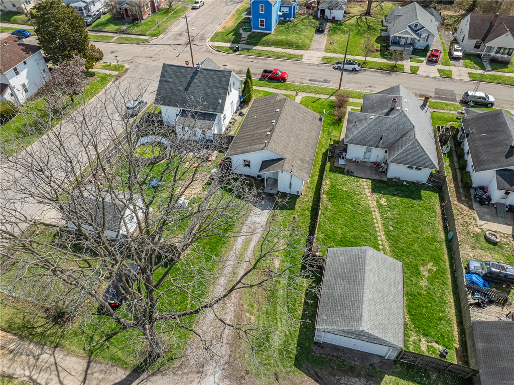 1005 Burt Street Springfield, OH 45505 - Photo 31 of 33 An aerial perspective reveals a vibrant neighborhood with residential properties and verdant yards.