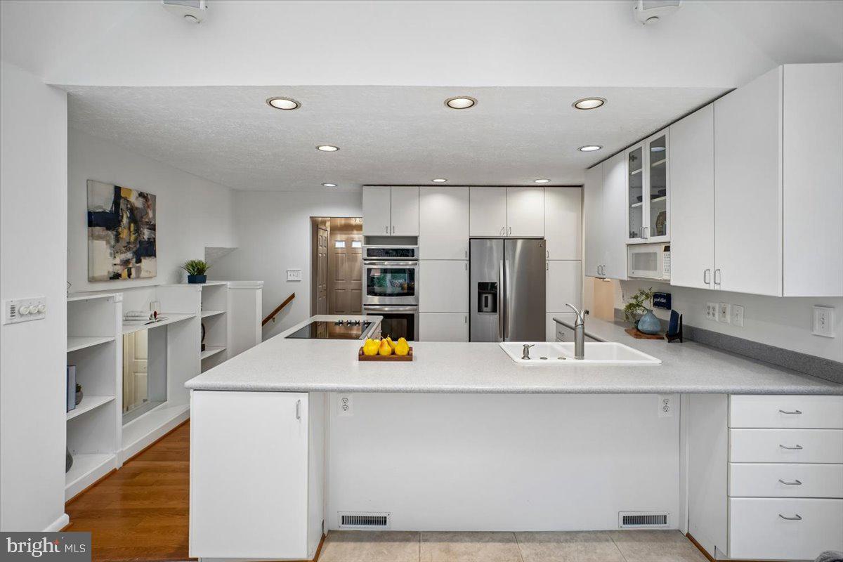 1877 Post Oak Trail Reston, VA 20191 - Photo 11 of 52