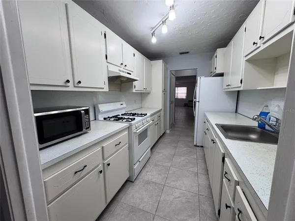 $1,500 | 100 El Camino Drive, Unit 111, Winter Haven, FL 33884