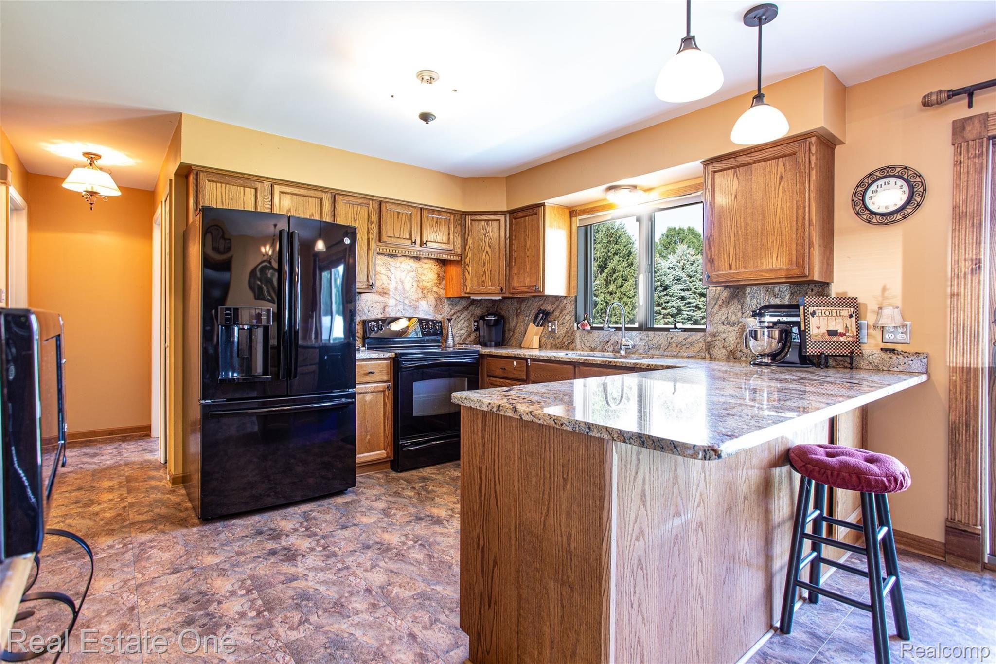 22695 Otter Road New Boston, MI 48164 - Photo 8 of 37 -9.jpg