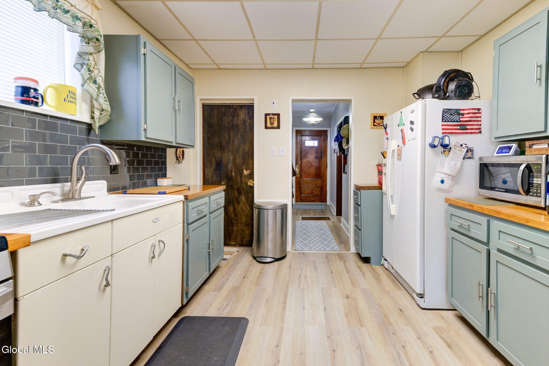 876 Thompson Street Schenectady, NY 12306 - Photo 15 of 30 10-876 Thompson