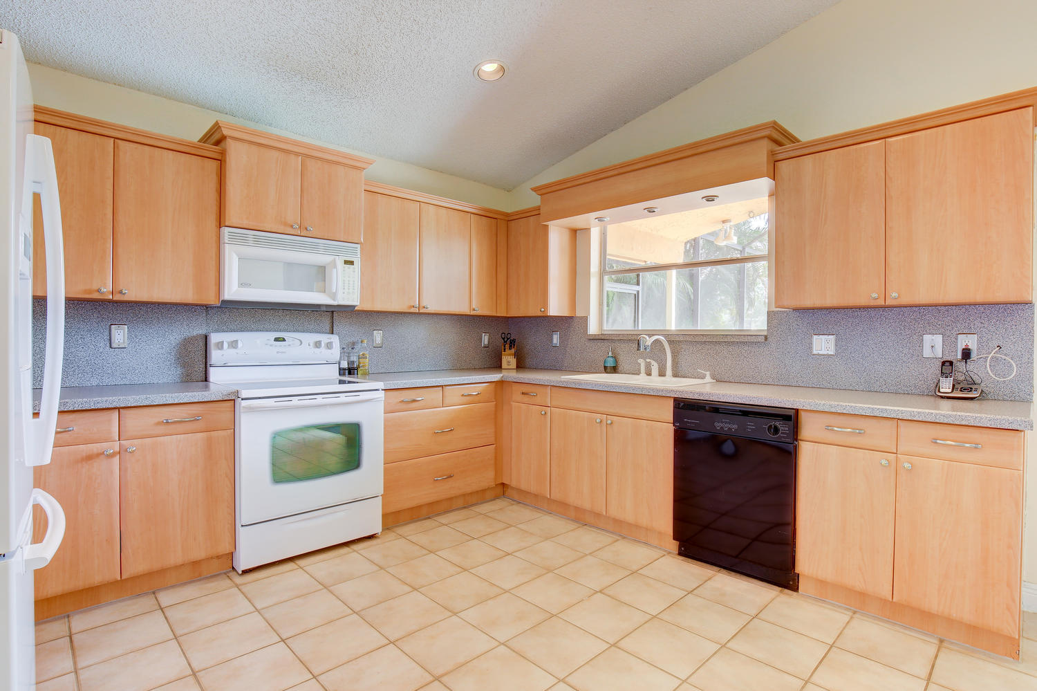 5590 Aspen Ridge Circle Delray Beach, FL 33484 - Photo 8 of 21 5590 Aspen Ridge Cir Delray-large-008-12