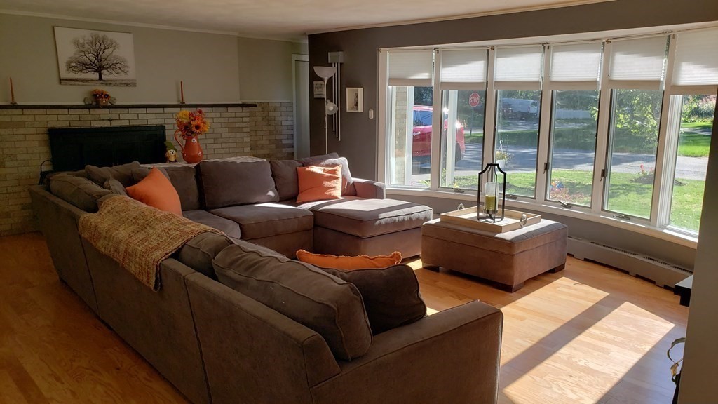 21 Randall Road Maynard, MA 01754 - Photo 3 of 26