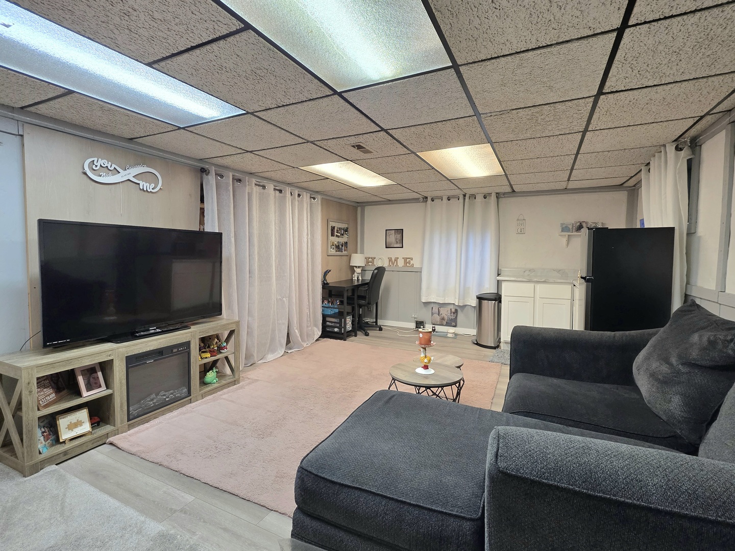 574 Aberdeen Road Frankfort, IL 60423 - Photo 18 of 37 a living room with furniture and a flat screen tv