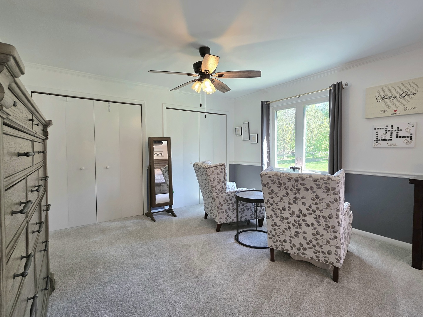 574 Aberdeen Road Frankfort, IL 60423 - Photo 23 of 37 a living room with furniture and a window