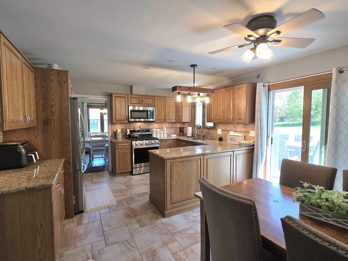 574 Aberdeen Road Frankfort, IL 60423 - Photo 4 of 37 a kitchen with kitchen island granite countertop a sink counter top space appliances and cabinets