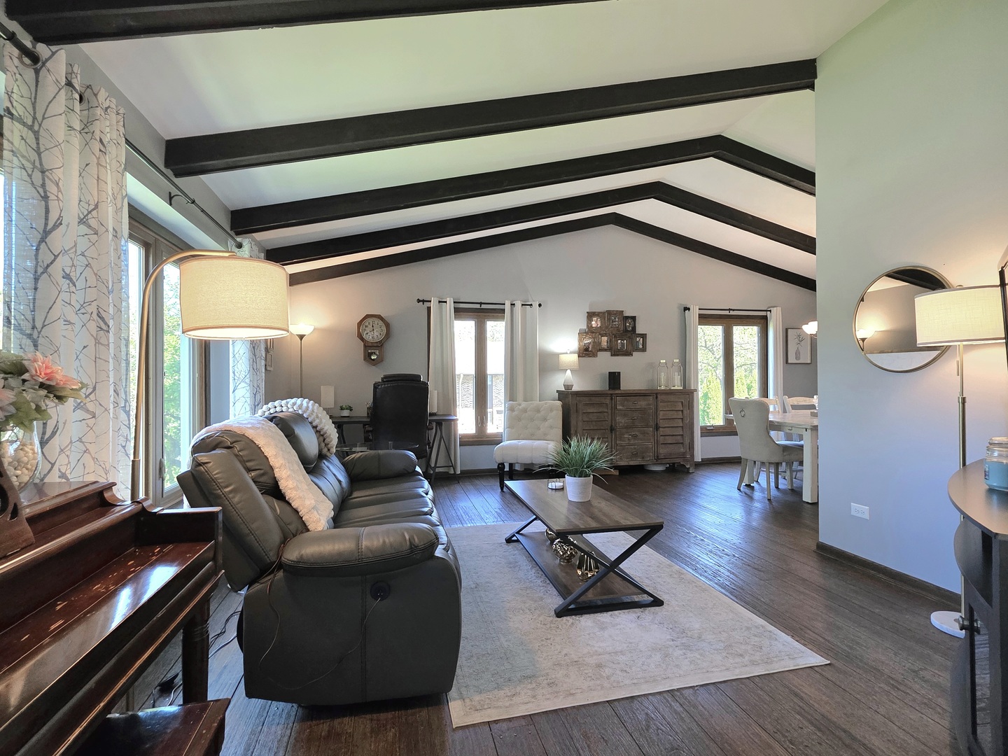 574 Aberdeen Road Frankfort, IL 60423 - Photo 10 of 37 a living room with furniture and wooden floor