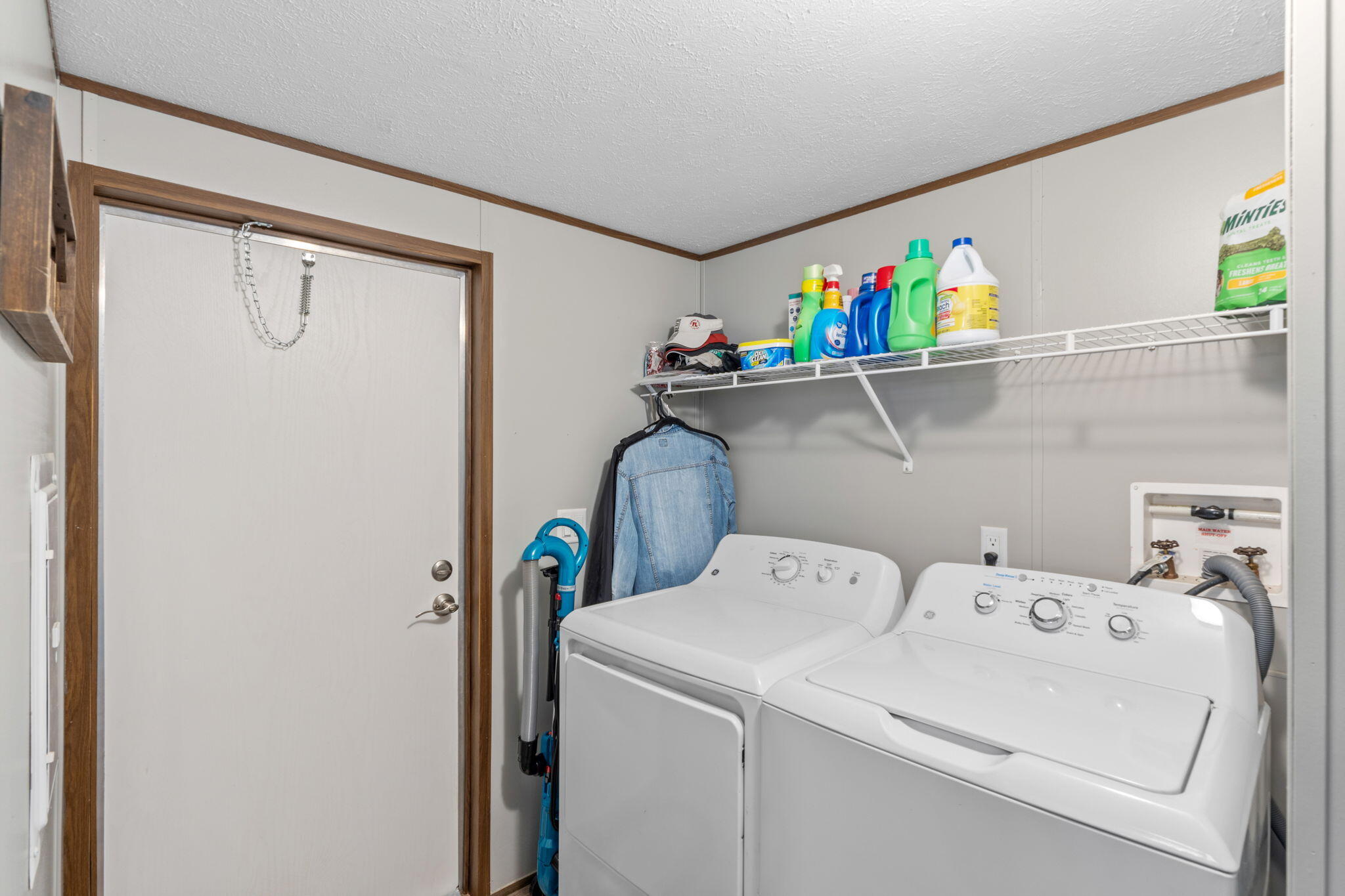 8680 John Hamm Road Milton, FL 32583 - Photo 16 of 44 a utility room with dryer and washer