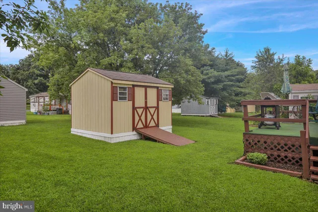 a view of an house with backyard space and garden