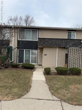 $1,300 | 8237 Kennedy Circle North, Warren, MI 48093