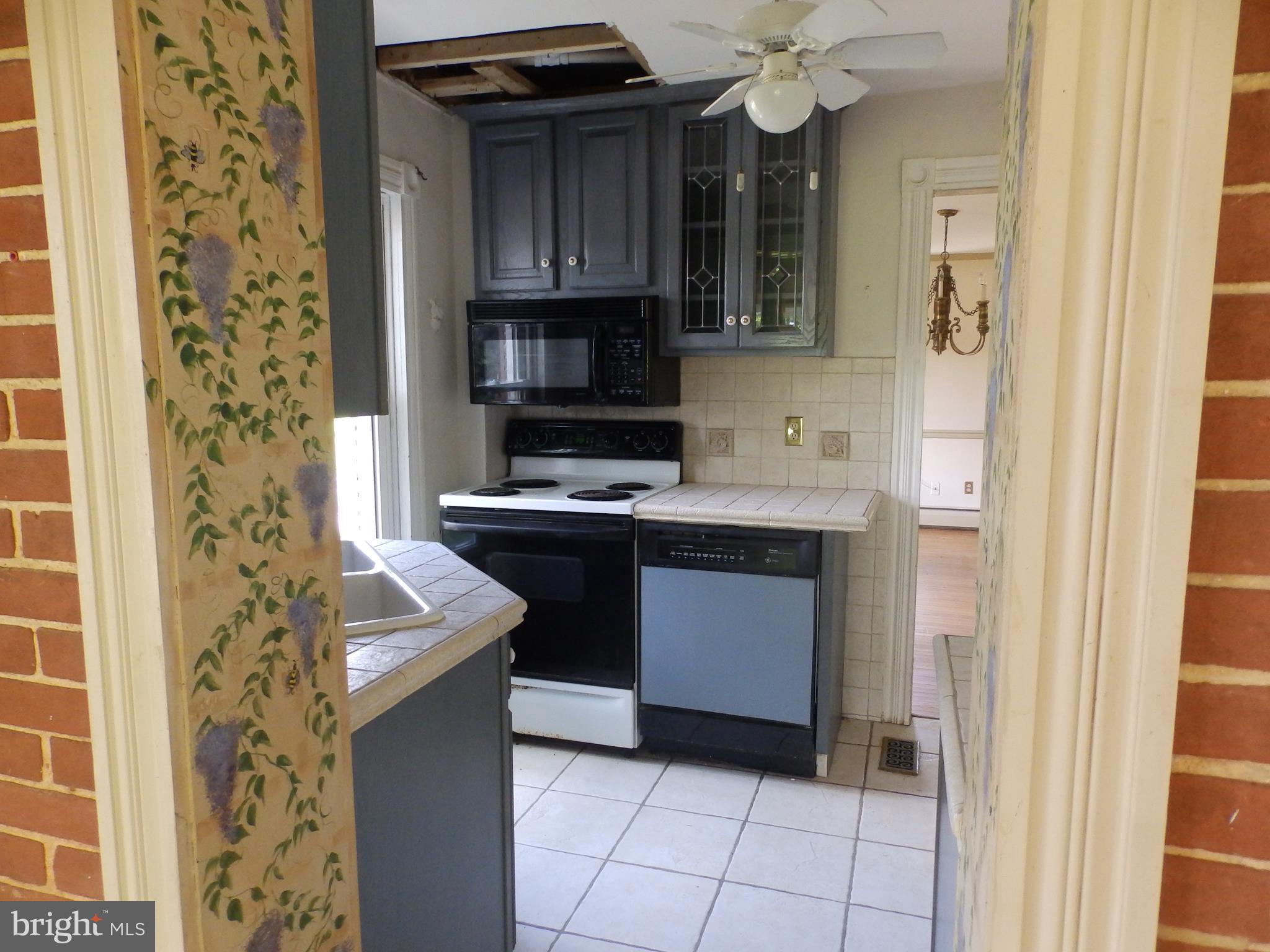 3847 Maple Grove Road Manchester, MD 21102 - Photo 29 of 57 View into Kitchen from Breakfast Room