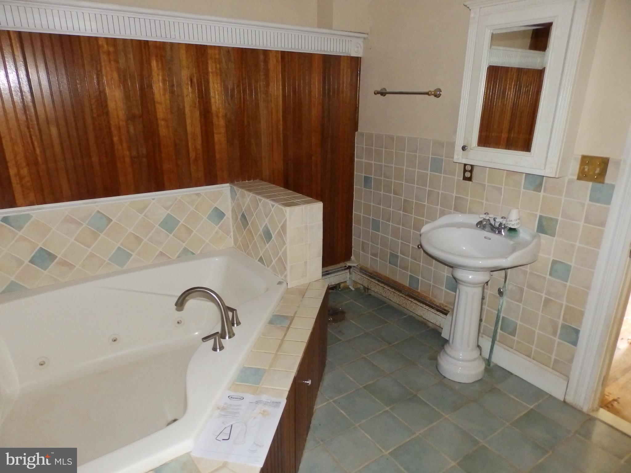 3847 Maple Grove Road Manchester, MD 21102 - Photo 45 of 57 2nd Floor Bath - View 2