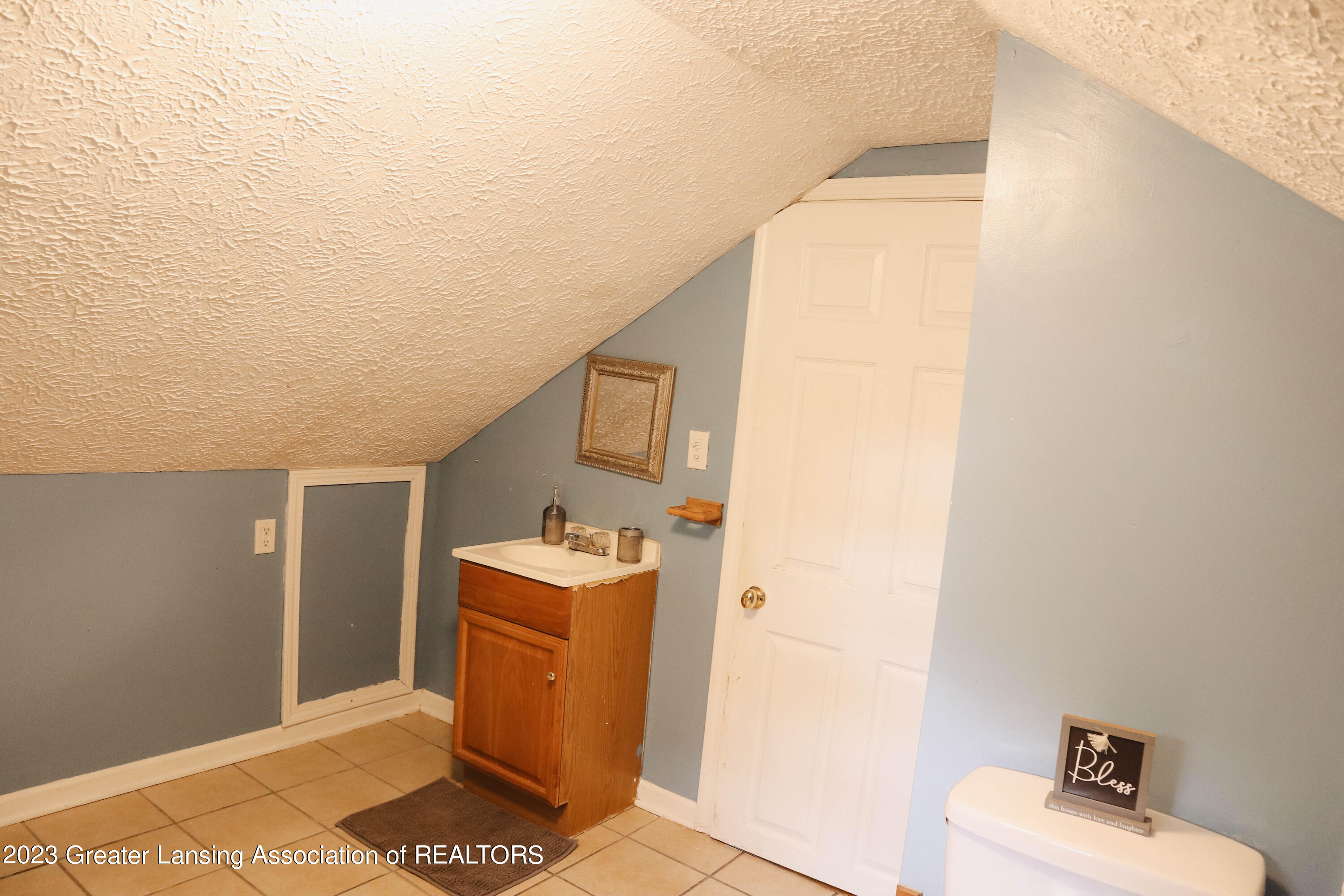 4923 Ballard Road Lansing, MI 48911 - Photo 25 of 28 IMG_2600