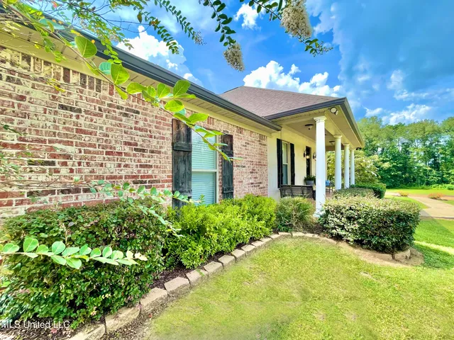 $489,900 | 10365 Dry Grove Road, Raymond, MS 39154