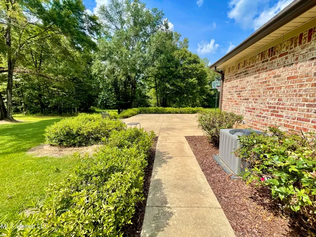 $489,900 | 10365 Dry Grove Road, Raymond, MS 39154