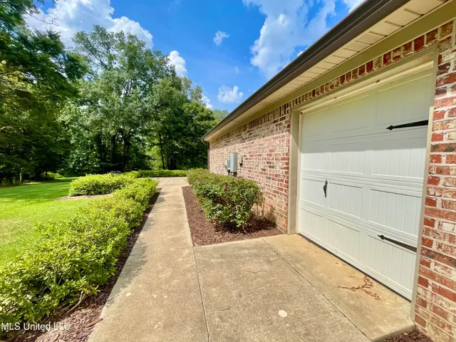 $489,900 | 10365 Dry Grove Road, Raymond, MS 39154