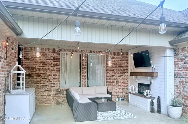 $489,900 | 10365 Dry Grove Road, Raymond, MS 39154