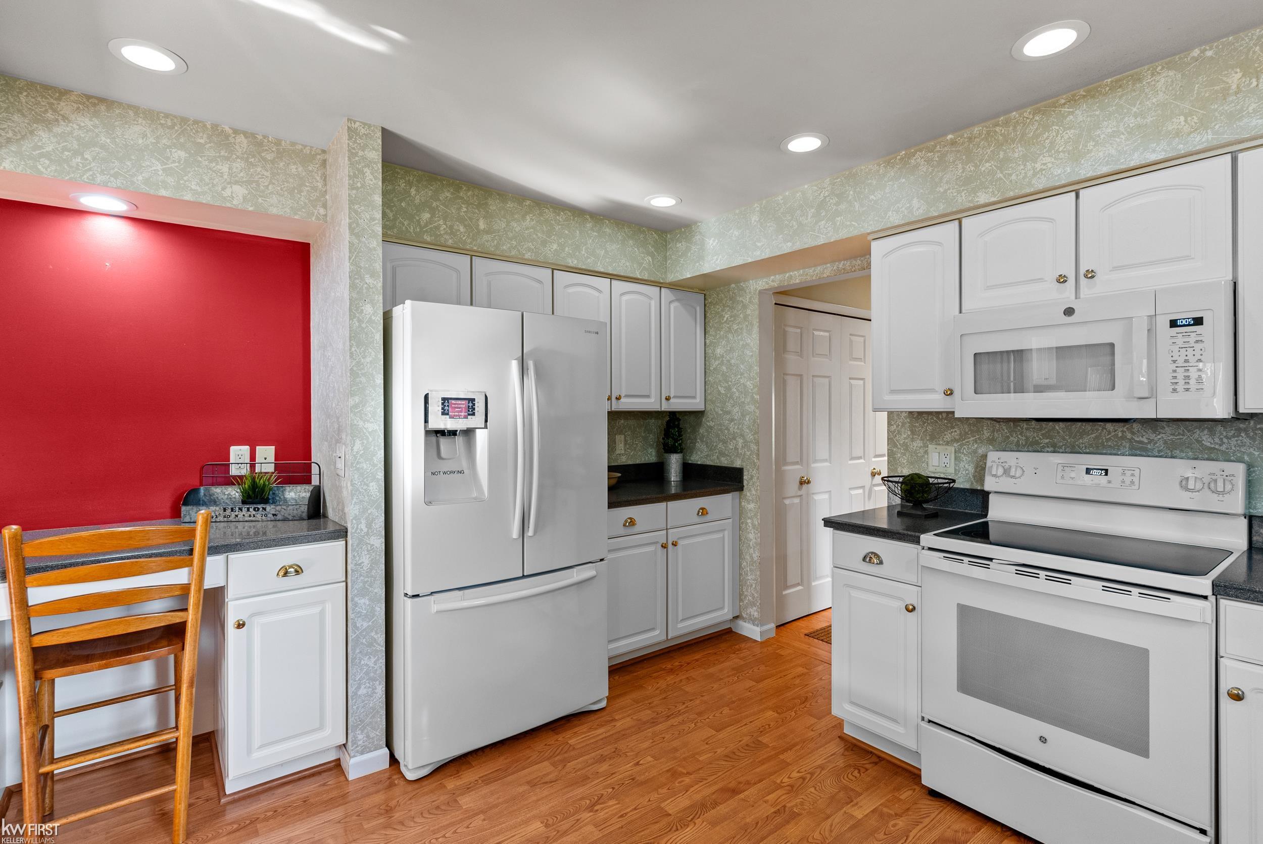 1061 Rose Center Road Fenton, MI 48430 - Photo 6 of 66