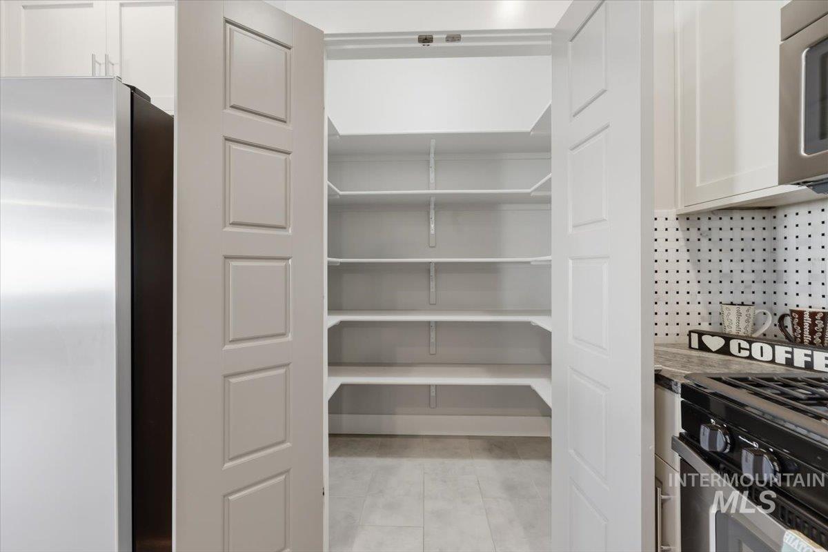 15381 Silver Oak Way Caldwell, ID 83607 - Photo 22 of 48 View of pantry