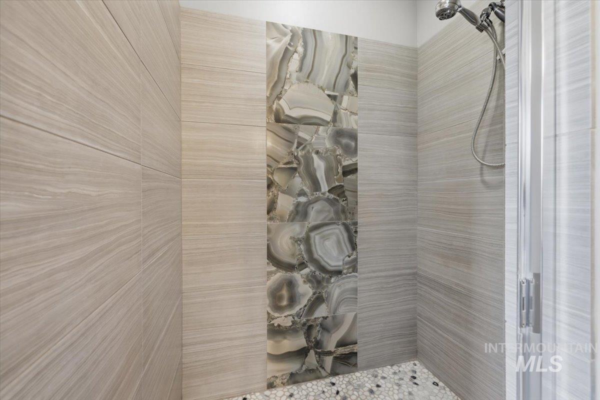 15381 Silver Oak Way Caldwell, ID 83607 - Photo 27 of 48 Bathroom with a shower stall