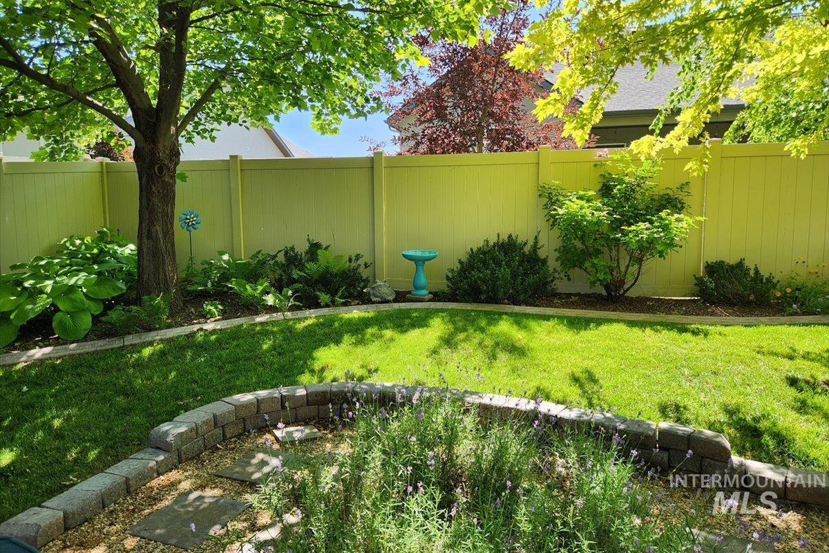 15381 Silver Oak Way Caldwell, ID 83607 - Photo 43 of 48 View of fenced yard