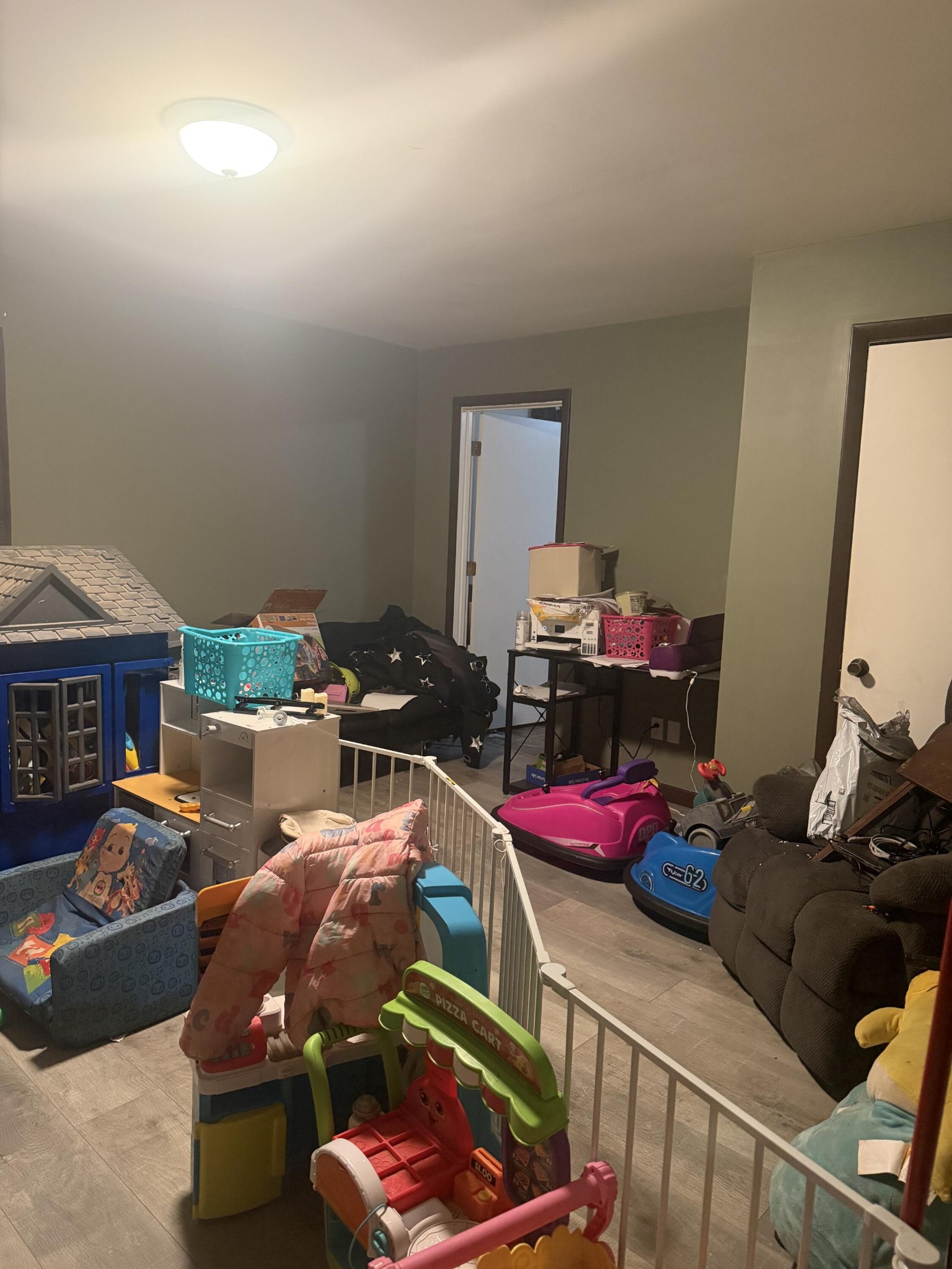 611 Thacker Road Manchester, TN 37355 - Photo 13 of 23 a room with furniture and a flat screen tv