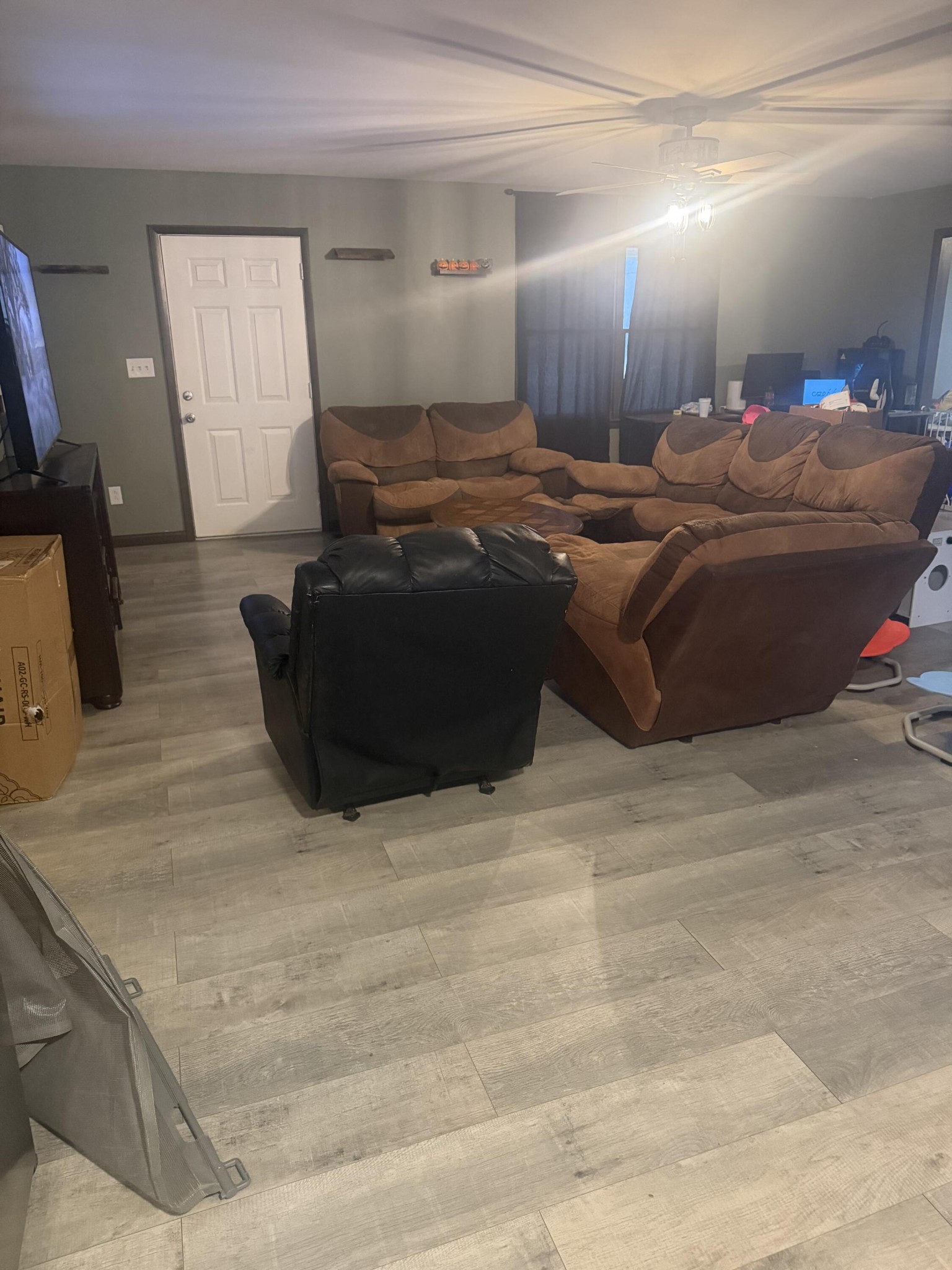 611 Thacker Road Manchester, TN 37355 - Photo 19 of 23 a living room with furniture