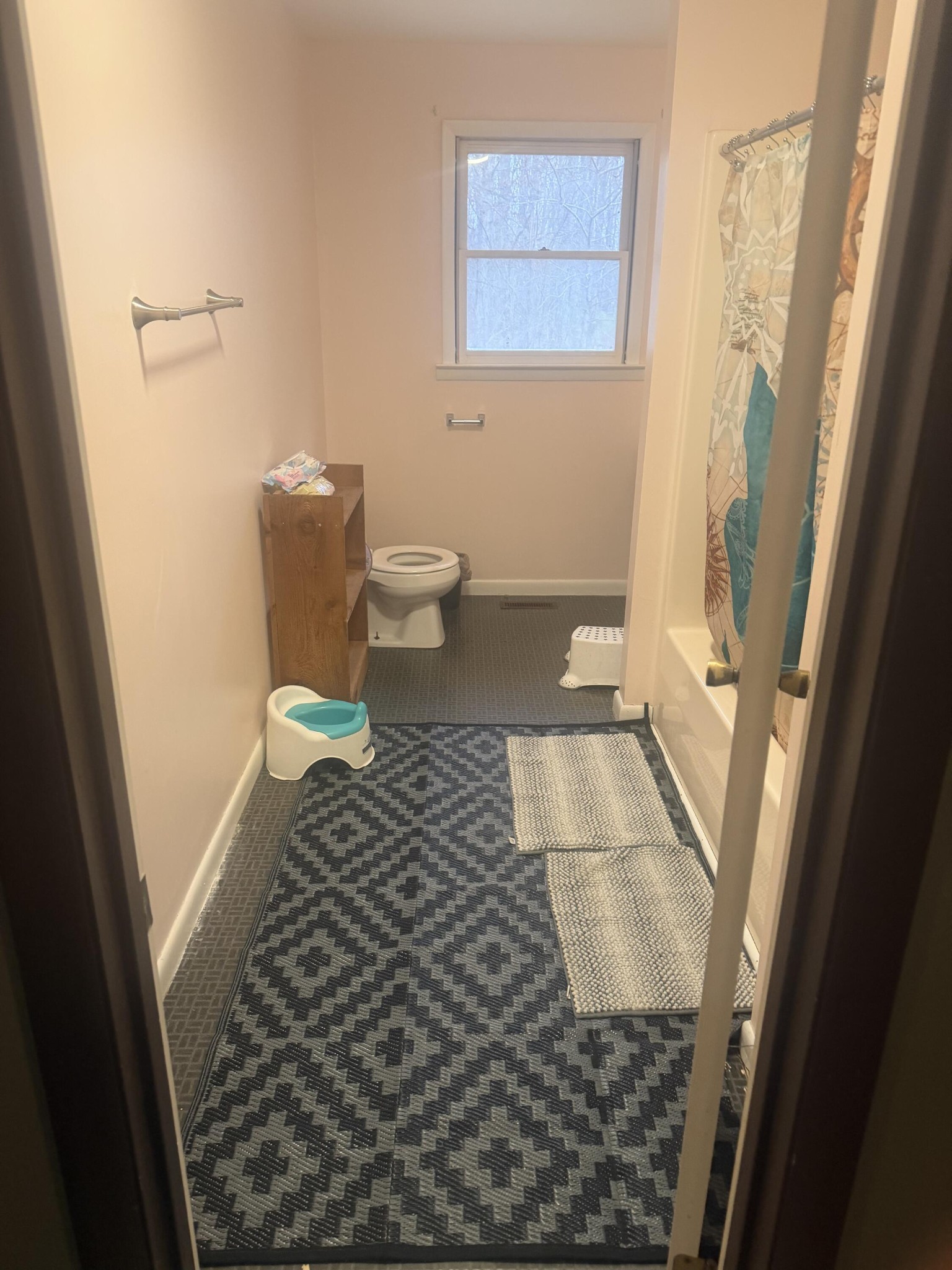 611 Thacker Road Manchester, TN 37355 - Photo 23 of 23 a bathroom with a sink and a mirror